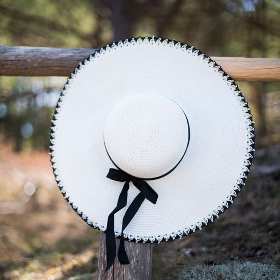 Klobouk se širokým lemem