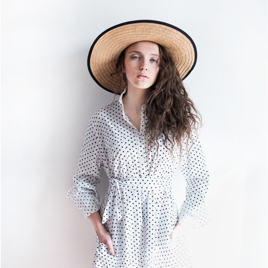 Lemovaný klobouk s mašlí