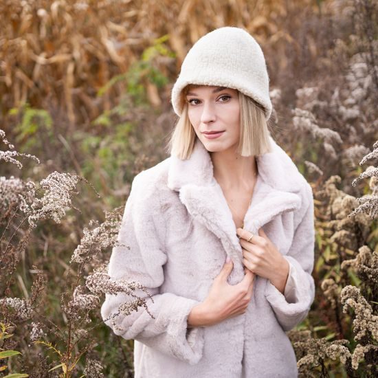 Slušivý klobouk na podzim a zimu oranžový