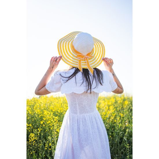 Klobouk se zdobeným lemem