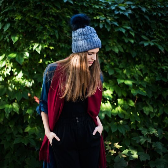 Čepice světlemodrá s bambulí