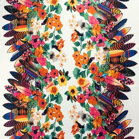 Krásná šála pokrytá motivem v etno stylu