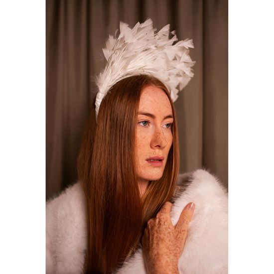 Fascinátor záhad - bílý
