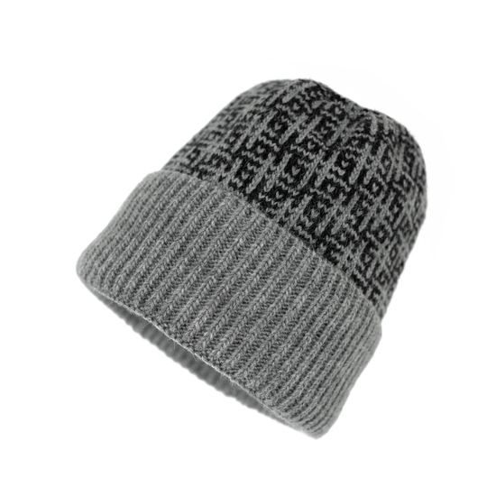 Čepice se vzorem červeno-černá