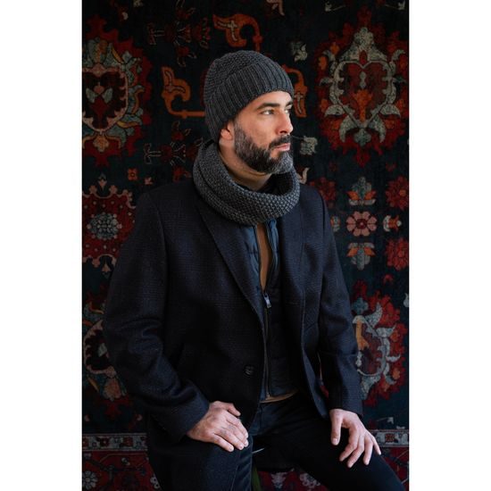 Pletená dámská elegantní čepice se šálou grafitová