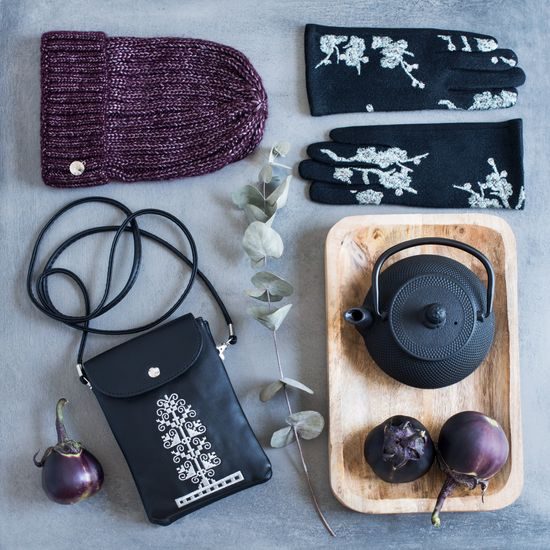 Tmavě modrá taška přes rameno