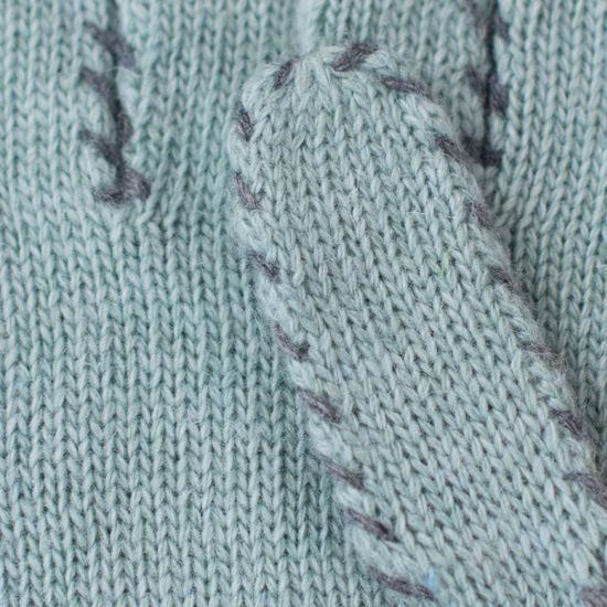 Černé lemované prstové rukavice