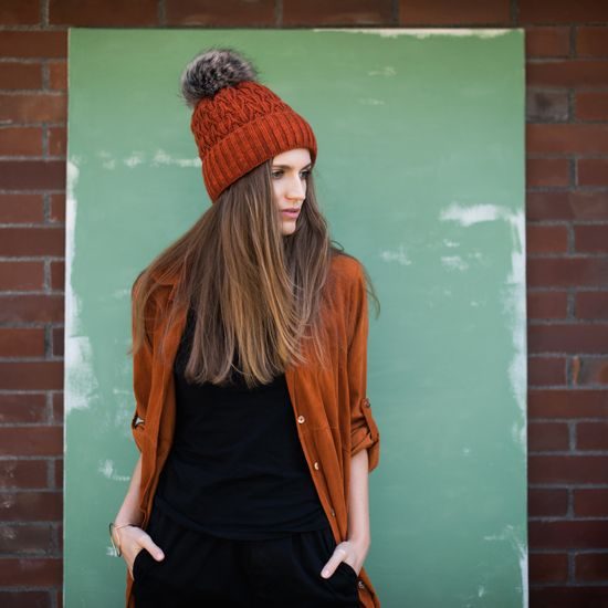 Čepice bordó s bambulí