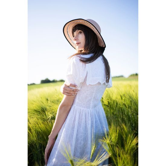 Klobouk se zdobeným lemem