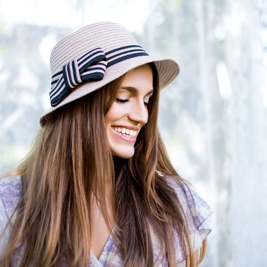 Klobouk se zdobeným lemem