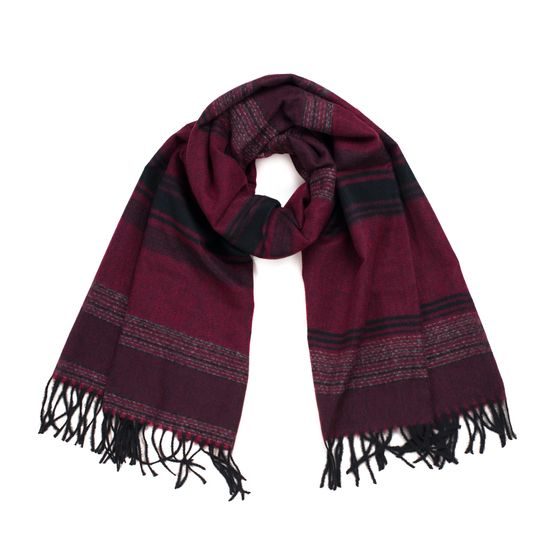 Tmavý šál v modré barvě