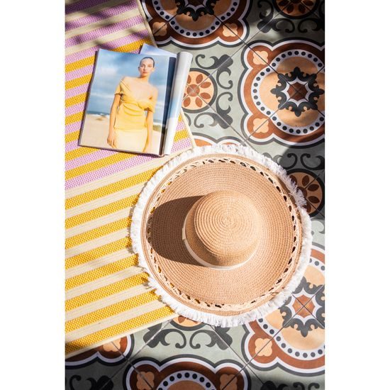 Vzdušný lehký klobouk se stuhou