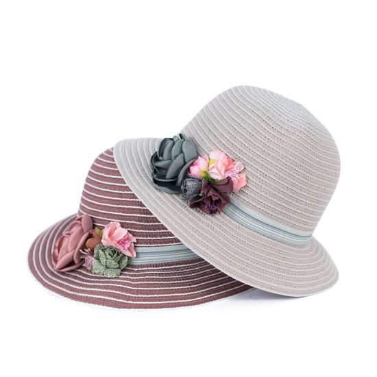 Pruhovaný klobouk s růžemi