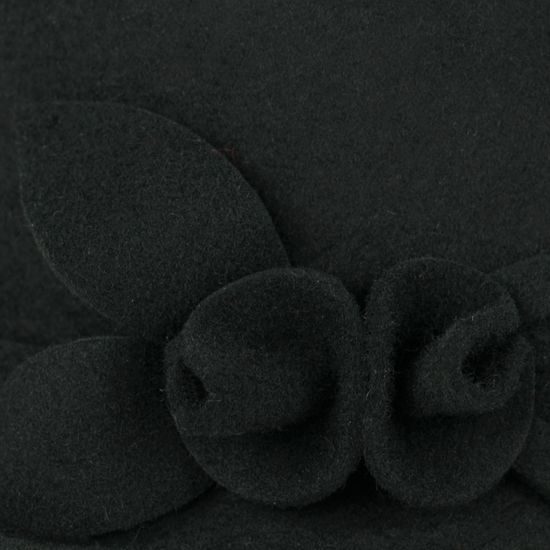 Černý dámský klobouk