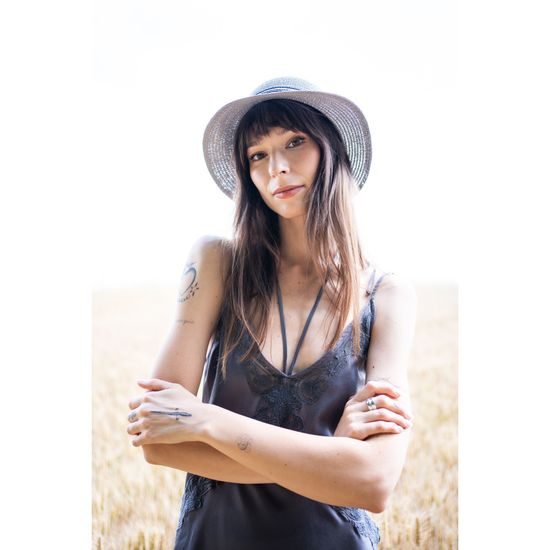 Klobouk se zdobeným lemem