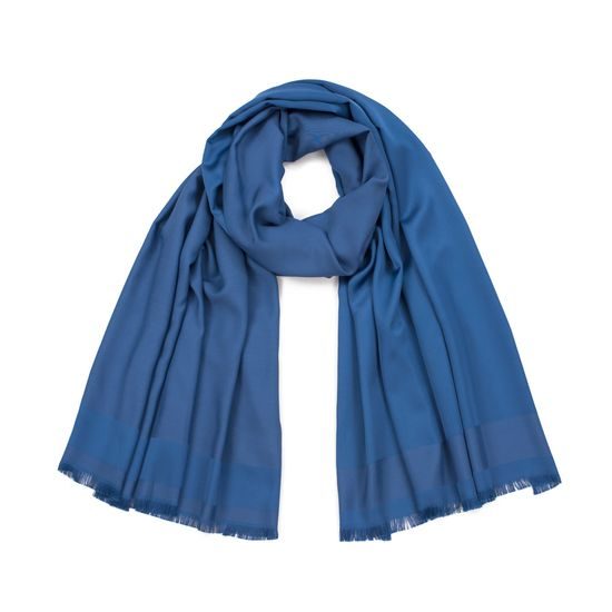 Dámský elegantní šedý šál s geometrickým lemem