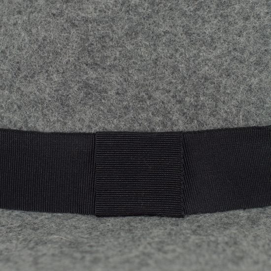 Podzimní dámský klobouk černý