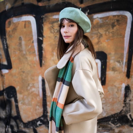 Klasická zimní šála s károvaným motivem