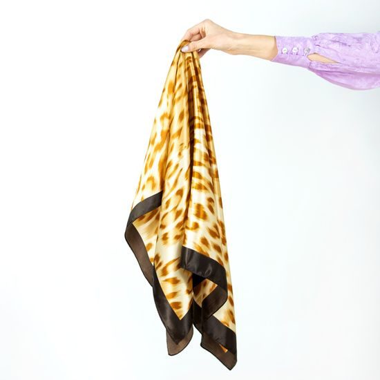 Šátek se zvířecími motivy