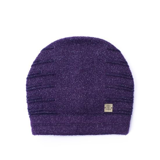 Čepice s rafinovaným zdobením fialová