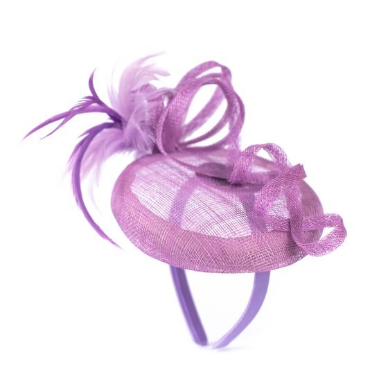 Elegantní bílý fascinátor