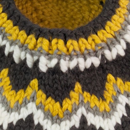 Baret se vzorem žlutá, hnědá