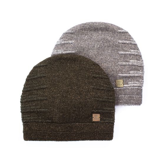 Čepice s rafinovaným zdobením fialová