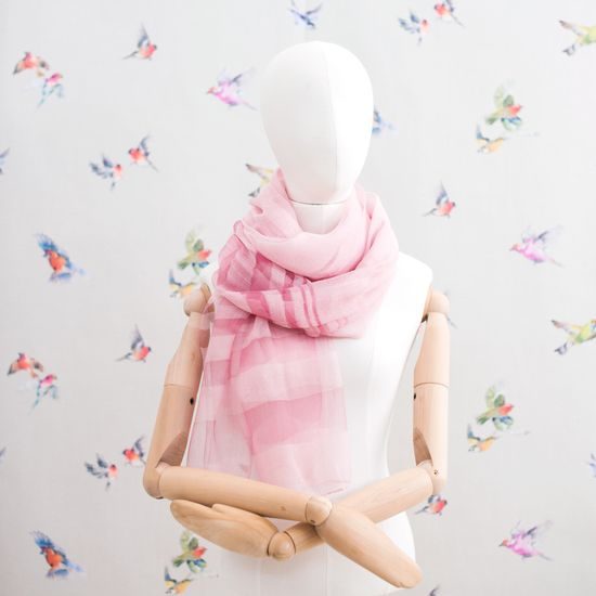 Hedvábná šála šedá