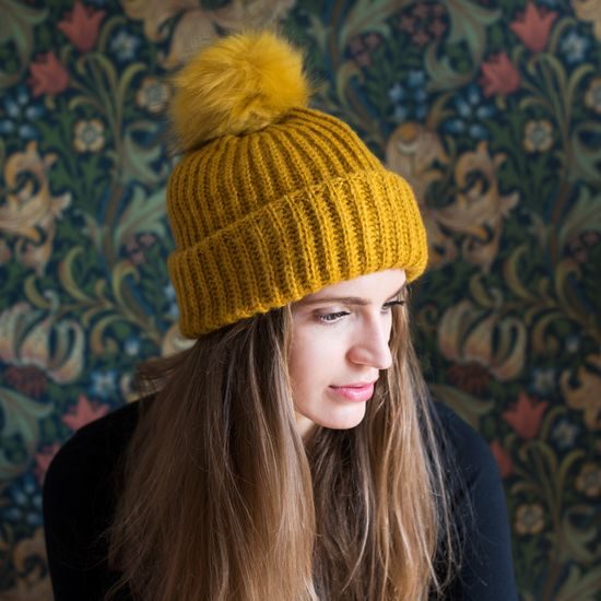 Zimní čepice s bambulí, červená