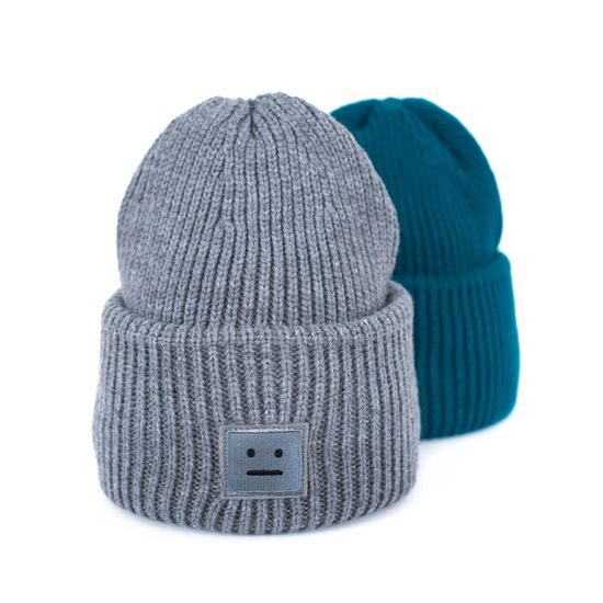 Zimní čepice s poker face motivem šedá