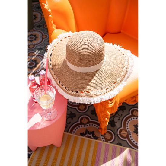 Vzdušný lehký klobouk se stuhou