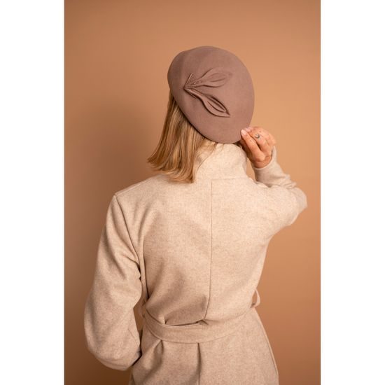 Zdobený klobouk - světlebéžový