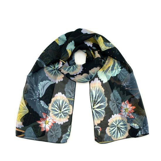 Jemná růžová šála s potiskem květin