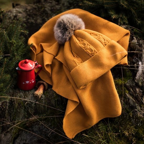 Velmi teplá Zimní čepice s bambulí zelená