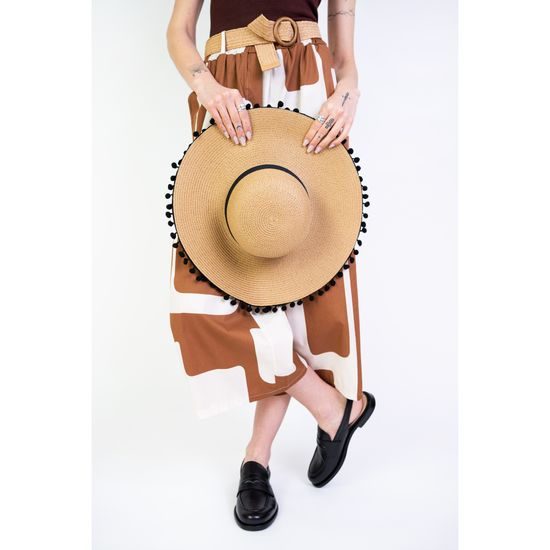 Klobouk se zdobeným lemem