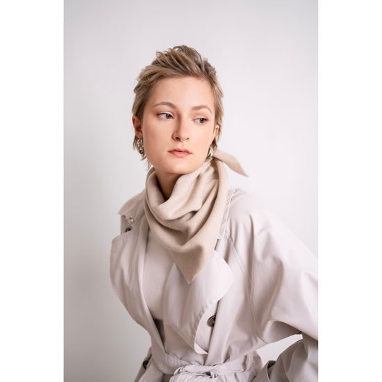 Šátek - svetlošedý