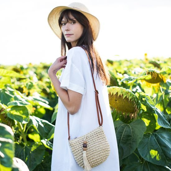 Klobouk s ozdobným pruhem