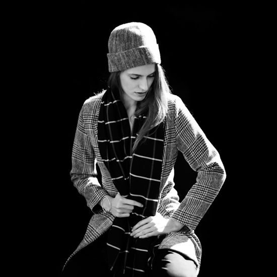 Elegantní zimní vlněná čepice tmavě šedá