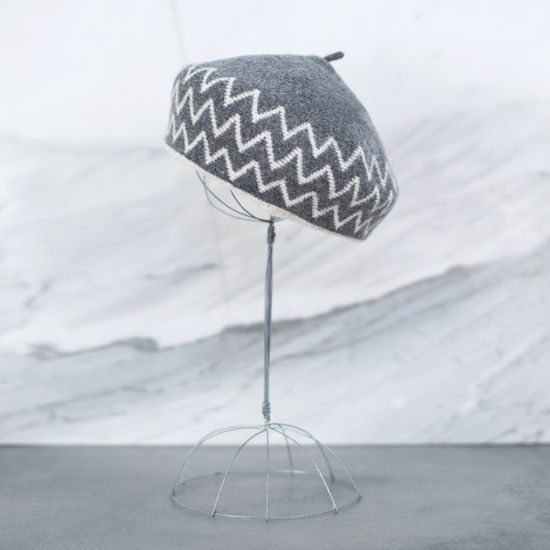 Vzorovaný baret šedý