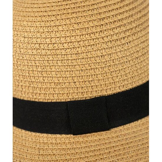 Klobouk se zdobeným lemem