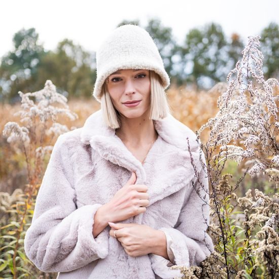 Slušivý klobouk na podzim a zimu oranžový