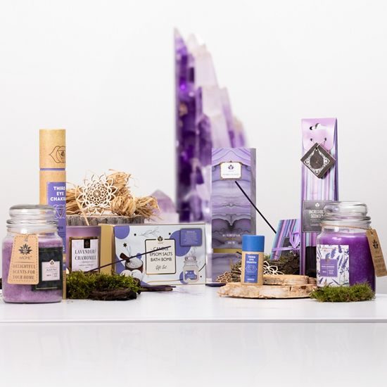 ARÔME Svíčka 400 g s dřevěným knotem a víčkem, Lavender and Chamomille