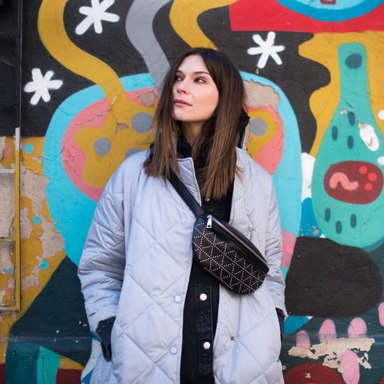 Praktická dámská ledvinka se vzory