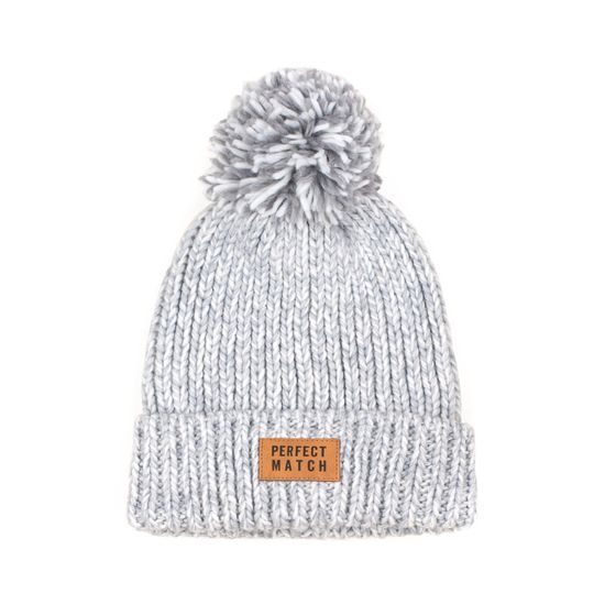 Černobílá čepice s bambulí