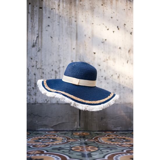 Vzdušný lehký klobouk se stuhou