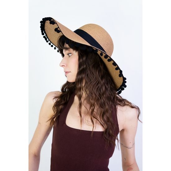 Klobouk se zdobeným lemem