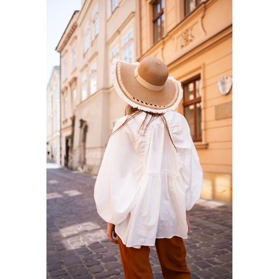 Vzdušný lehký klobouk se stuhou