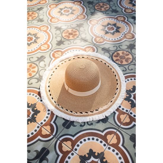 Vzdušný lehký klobouk se stuhou