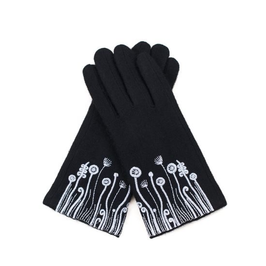 Černé rukavice s bílou výšivkou připomínající květy