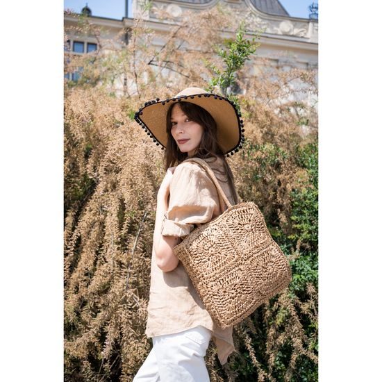 Klobouk se zdobeným lemem